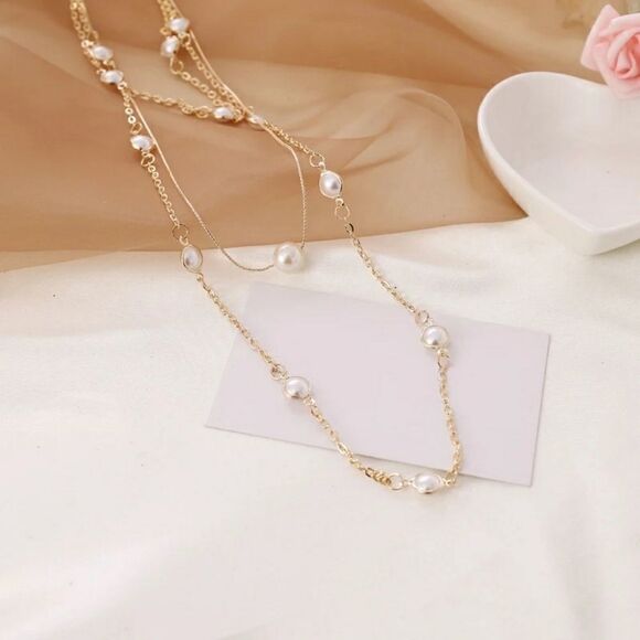 3 Strand Exquisite Pearl Necklace! - Picture 2 of 4